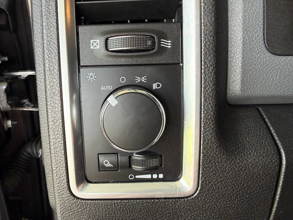 2019 RAM 1500 Classic SLT Crew Cab 4x4 5'7" Box