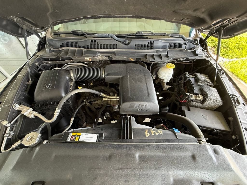 2019 RAM 1500 Classic SLT Crew Cab 4x4 5'7" Box