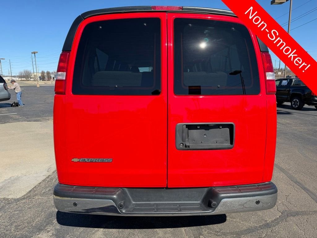 2024 Chevrolet Express Passenger 3500 1LT