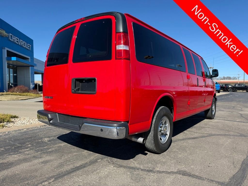 2024 Chevrolet Express Passenger 3500 1LT