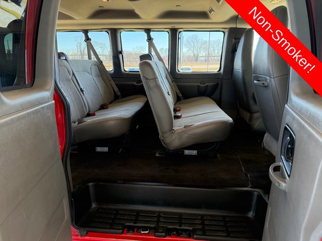 2024 Chevrolet Express Passenger 3500 1LT