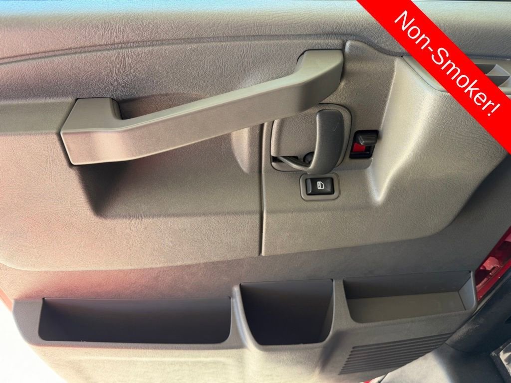 2024 Chevrolet Express Passenger 3500 1LT