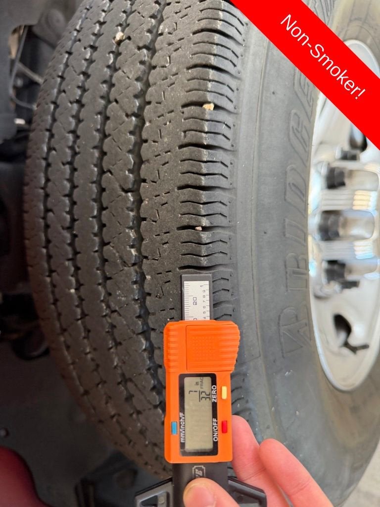 2024 Chevrolet Express Passenger 3500 1LT