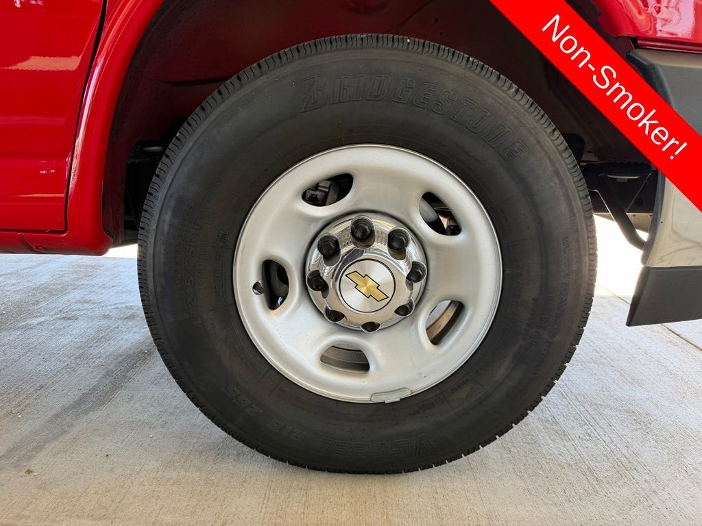 2024 Chevrolet Express Passenger 3500 1LT