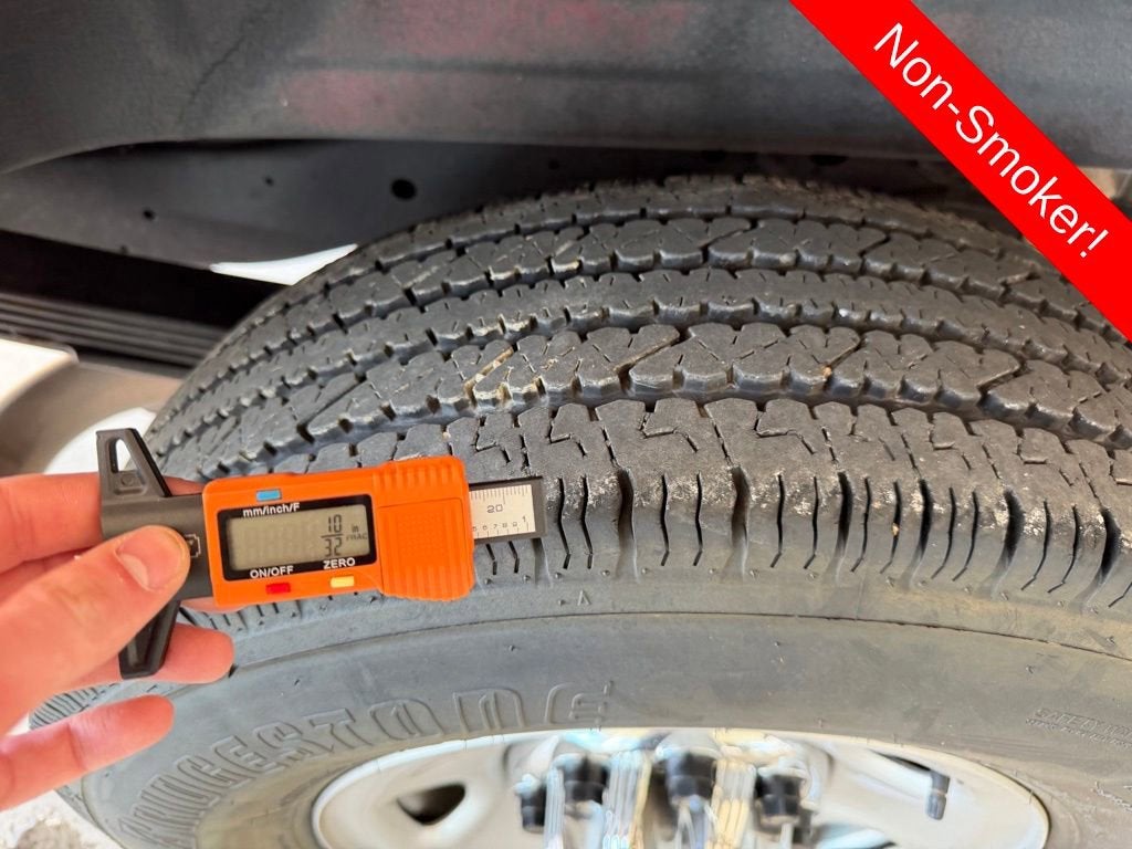 2024 Chevrolet Express Passenger 3500 1LT