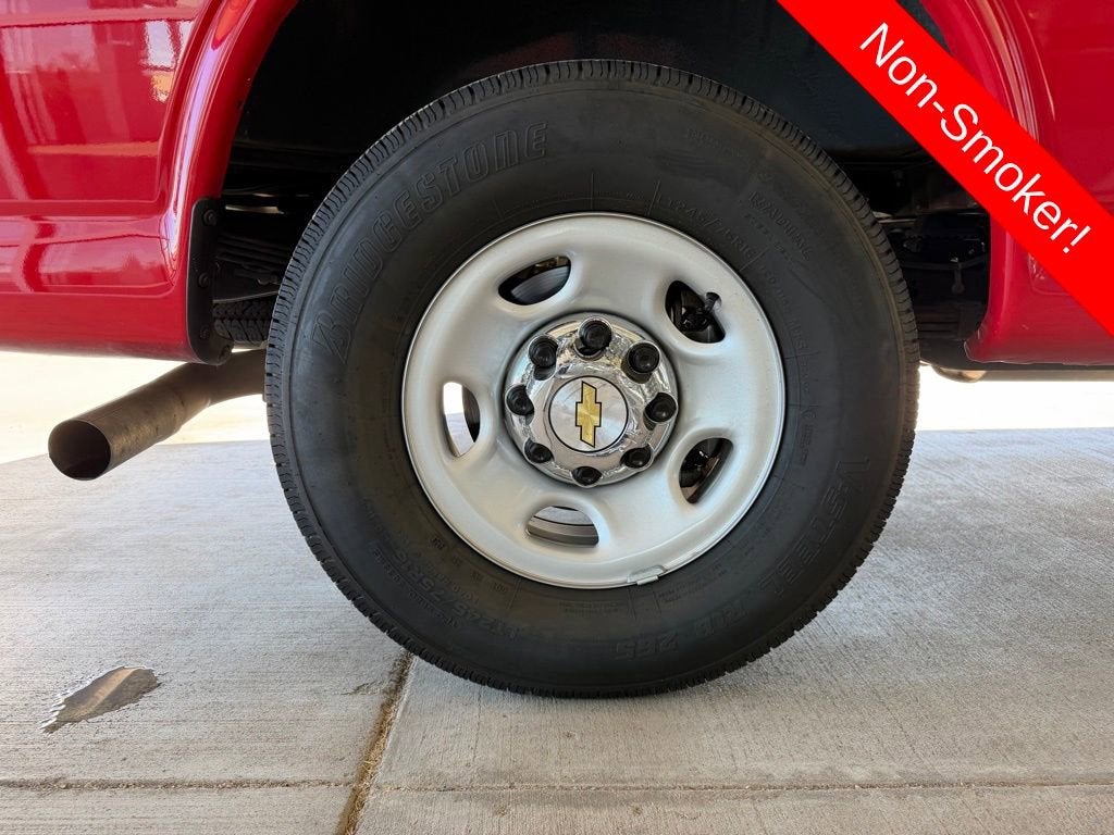 2024 Chevrolet Express Passenger 3500 1LT