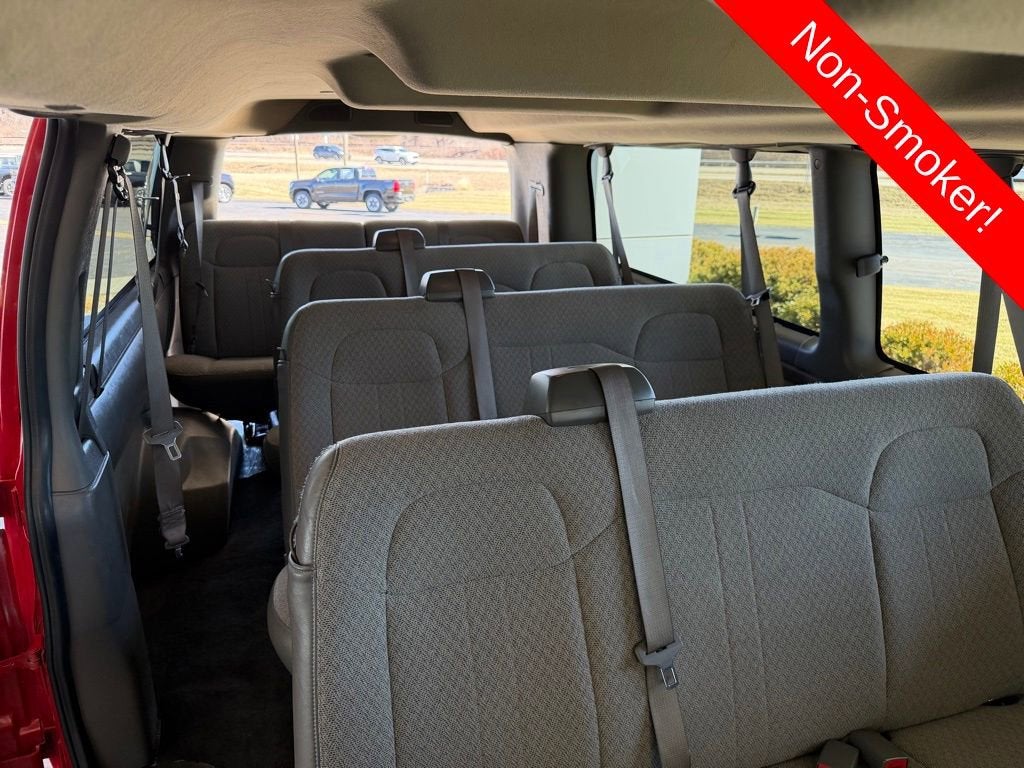 2024 Chevrolet Express Passenger 3500 1LT