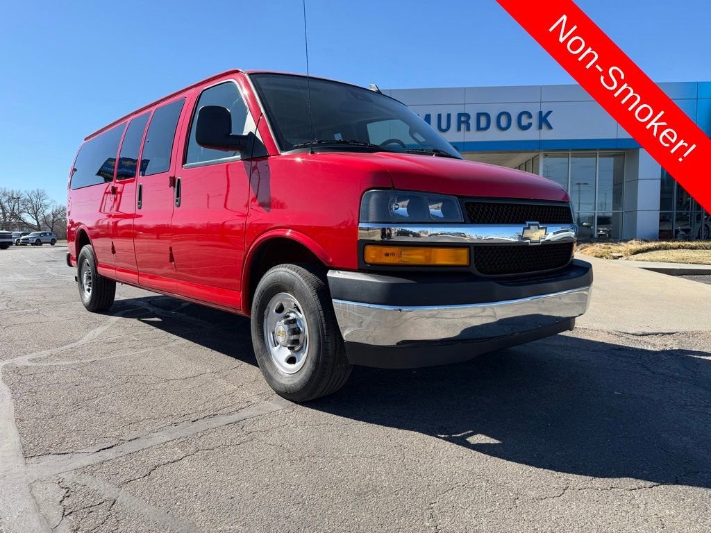 2024 Chevrolet Express Passenger 3500 1LT