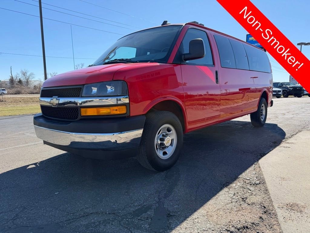 2024 Chevrolet Express Passenger 3500 1LT