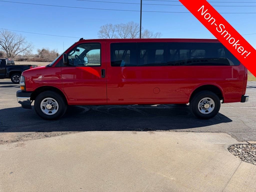 2024 Chevrolet Express Passenger 3500 1LT