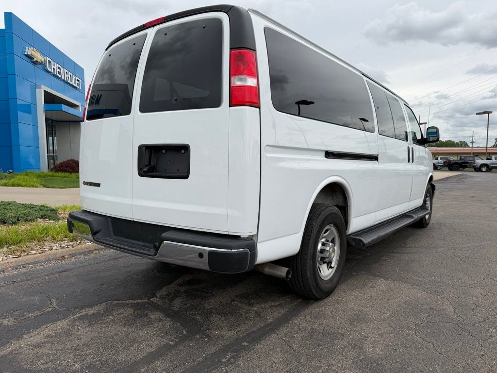 2025 Chevrolet Express Passenger 1LT