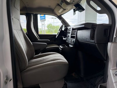 2025 Chevrolet Express Passenger 1LT
