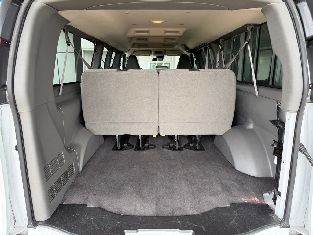 2025 Chevrolet Express Passenger 1LT