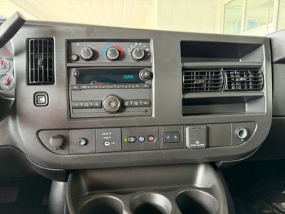 2025 Chevrolet Express Passenger 1LT
