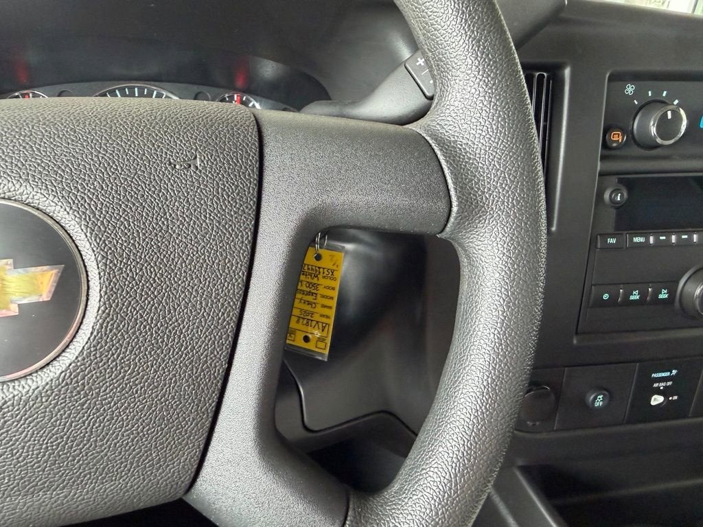 2025 Chevrolet Express Passenger 1LT