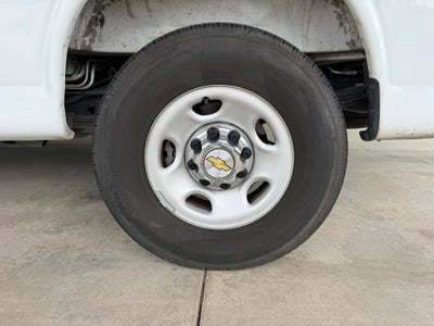 2025 Chevrolet Express Passenger 1LT