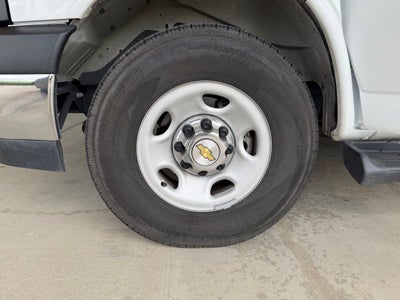 2025 Chevrolet Express Passenger 1LT