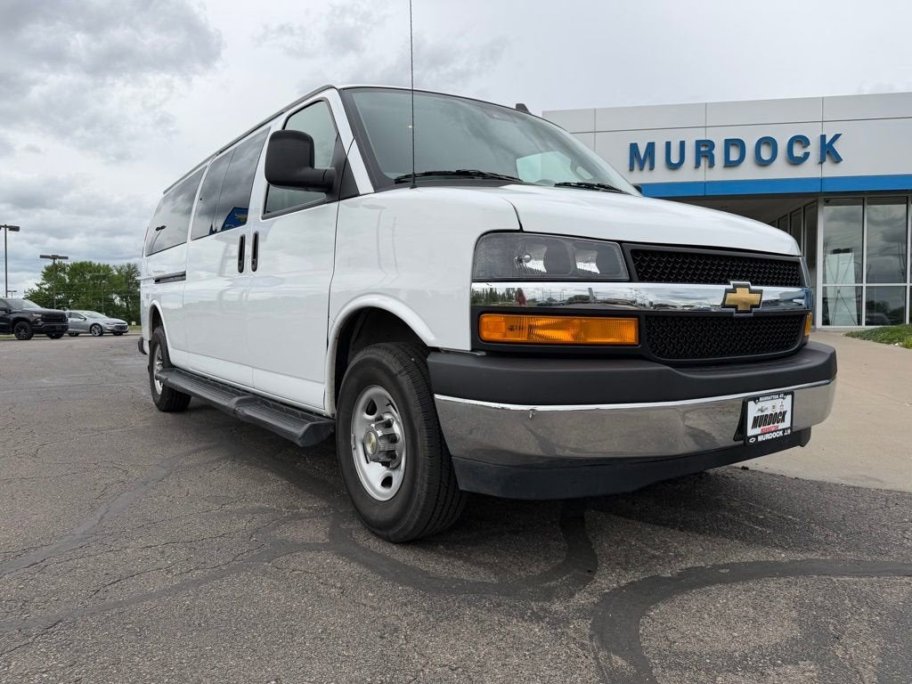 2025 Chevrolet Express Passenger 1LT