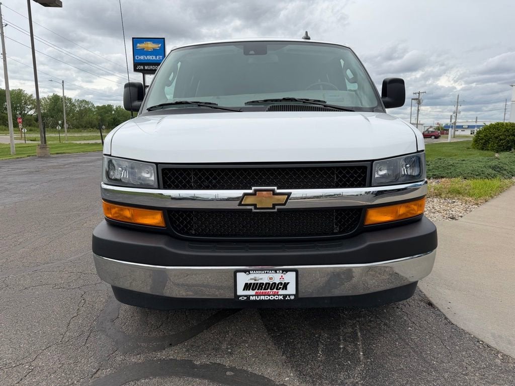 2025 Chevrolet Express Passenger 1LT