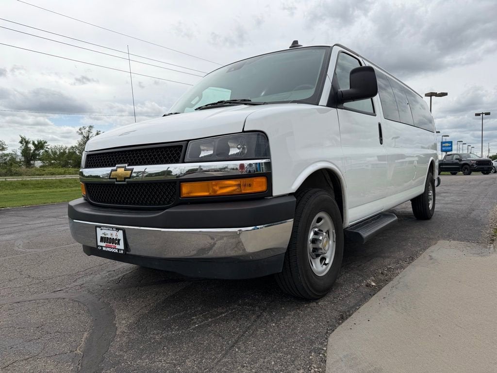 2025 Chevrolet Express Passenger 1LT