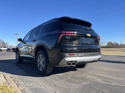 2025 Chevrolet Traverse LT