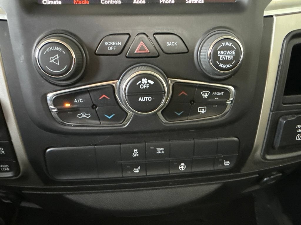 2020 RAM 1500 Classic SLT Crew Cab 4x4 5'7" Box