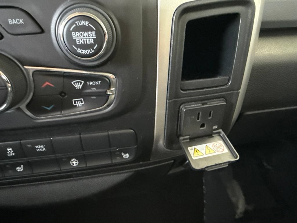 2020 RAM 1500 Classic SLT Crew Cab 4x4 5'7" Box