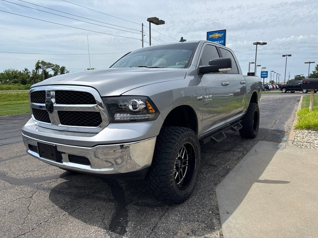 2020 RAM 1500 Classic SLT Crew Cab 4x4 5'7" Box