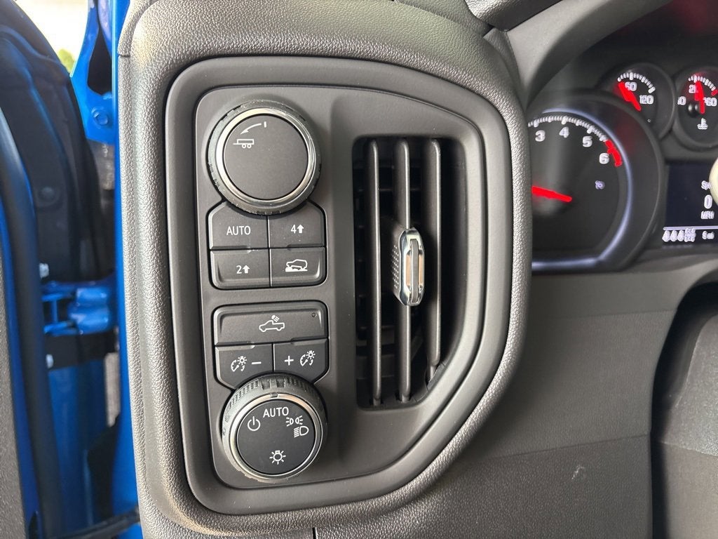 2025 Chevrolet Silverado 1500 Custom