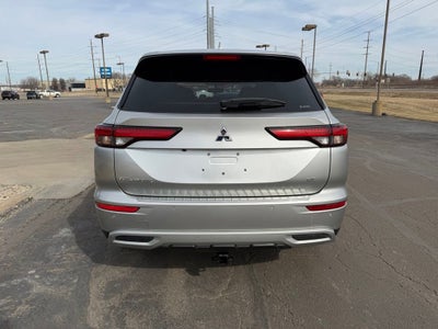 2022 Mitsubishi Outlander SE