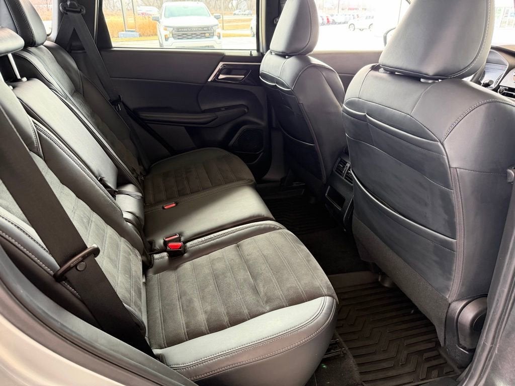 2022 Mitsubishi Outlander SE