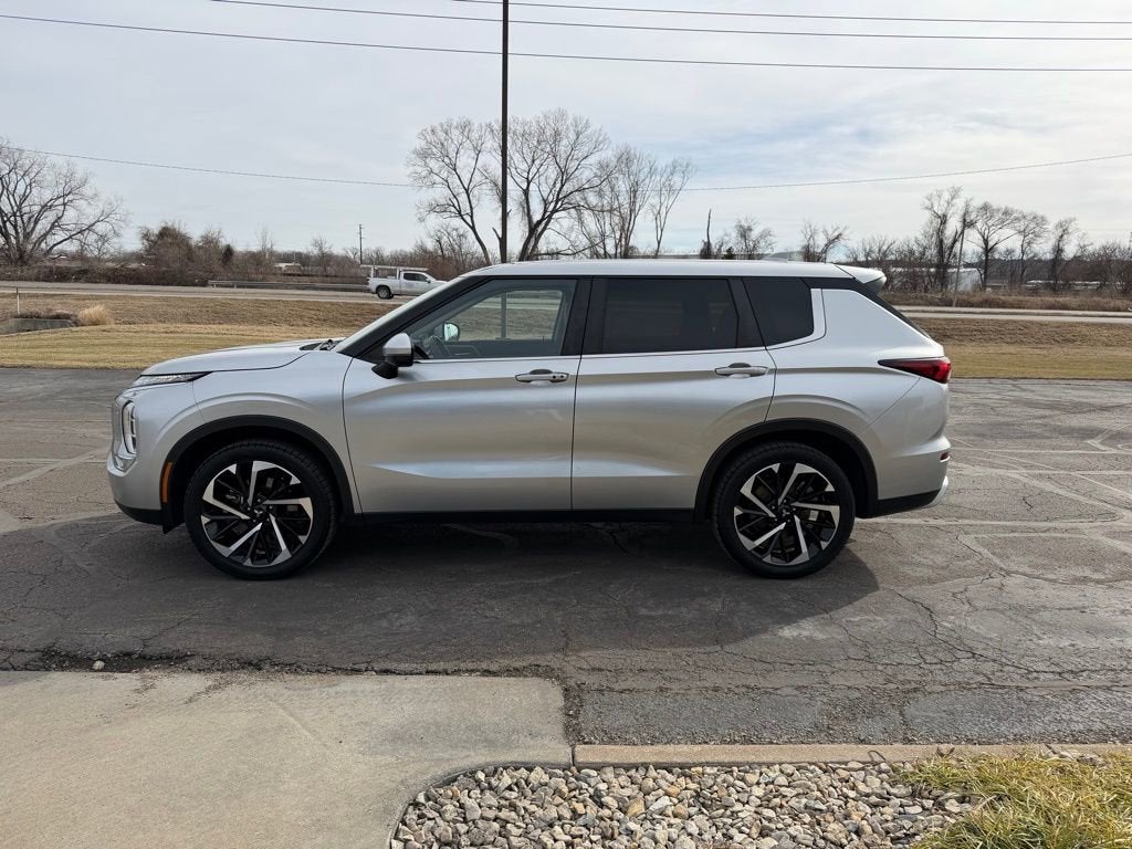 2022 Mitsubishi Outlander SE